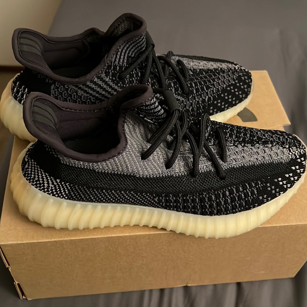 Yeezy Boost V2 Carbon size M 5.5 / W 6.5